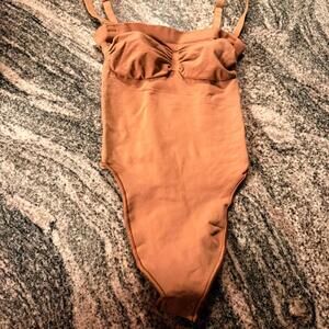 SKIMS Strapless Shapewear Bodysuit Thong Dark Nude Small Removable Straps NWOT